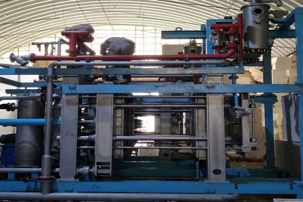 Expandable polystyrene block moulding machine