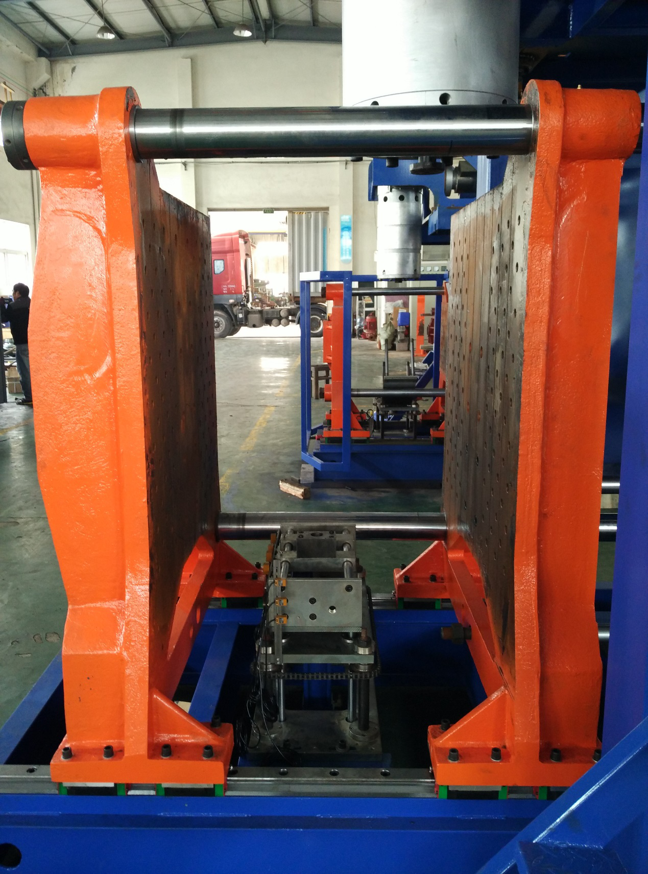 Blow moulding machine